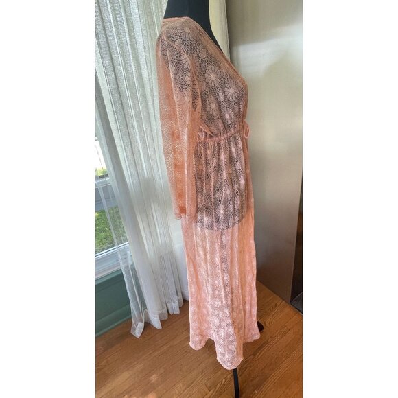 Vintage 1970s peignoir, peach daisies robe, sheer delicate knit - Picture 6 of 10